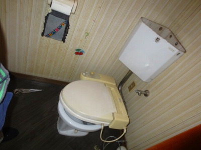 施工前の隅付ロータンク