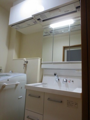 LIXIL洗面化粧台ピアラアッパーキャビネットダウン機能付