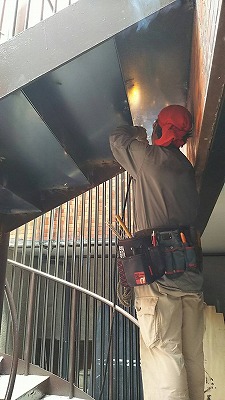 鉄骨らせん階段　　鉄板・溶接補強