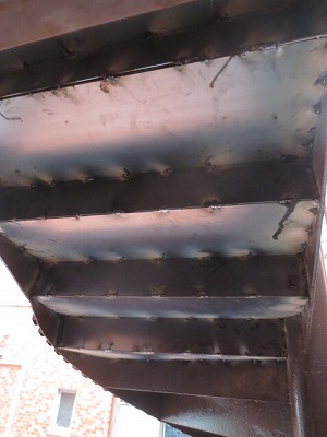 鉄骨らせん階段　　鉄板・溶接補強