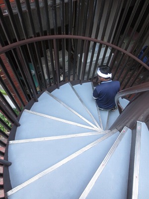 鉄骨らせん階段　　完成