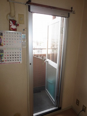 ＬＩＸＩＬ横引き収納網戸しまえるんです