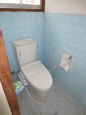 ウォシュレット　LIXIL CW-B51
便器　LIXIL　YBC-ZAYBC-ZA10H 
タンク　LIXIL　YDT-ZA180H