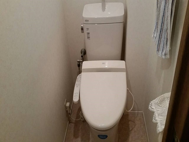 リクシル　マンションリフォーム用アメージュZ便器（フチレス）便器：YBC-ZA10PM
タンク：YDT-ZA180PMA(左ハンドル仕様)