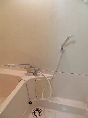 LIXIL シャワーバス水栓 デッキタイプ
浴槽・洗い場兼用 サーモスタット
品番：BF-B646TSD(300)-A120
シャワーヘッド：エコフルスプレーシャワー