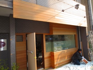 外壁ウッド貼り完成