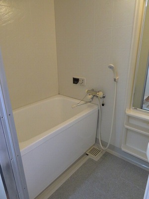 浴室塗装
FRP製浴槽再生塗装