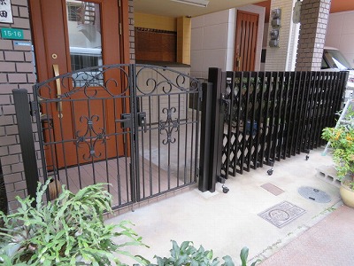 門扉：アプローチルナCL型
伸縮ゲート：アルシャインII MW型Aタイプ