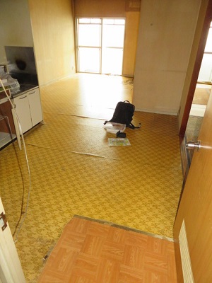 フローリング品番「・Panasonicフィットフロアー1本溝・カラー：オーク柄」
クロス品番「SangetsuSP-2121」
襖品番「SangetsuSP-2121」
建具品番「スカイボードパネルオレフィンWS－201」
キッチン品番「LIXIL システムキッチン シエラ」