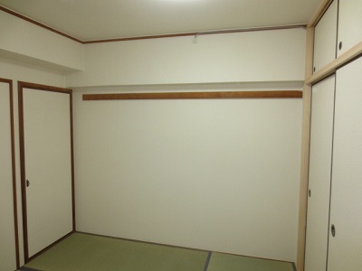 和室六帖　押し入れ増設
天井、壁クロス張替え
襖　張替え
畳　新調入れ替え