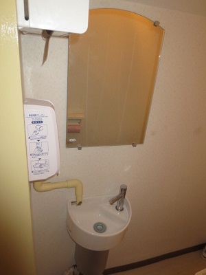 LIXIL　手洗い器
化粧鏡
