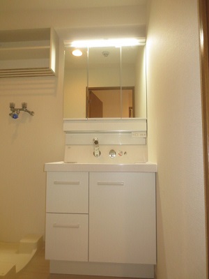 LIXIL 洗面化粧台 ピアラ
・品番：AR2H-755SY