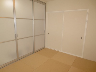 フローリングから畳へ
クロス張替え