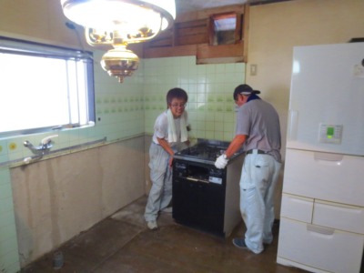 キッチン施工中