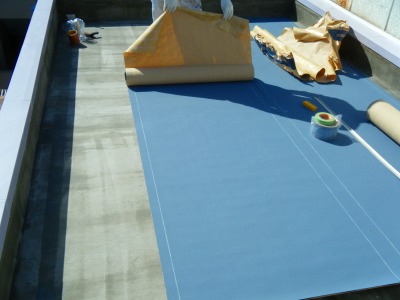 通気緩衝工法用シート貼り付け