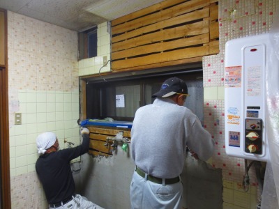 キッチン解体中