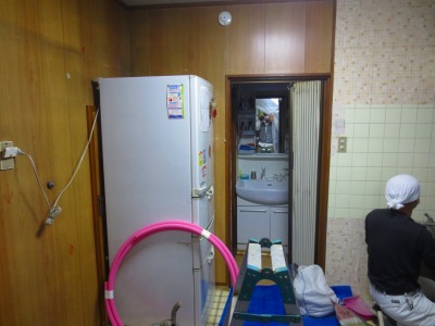 キッチン解体中