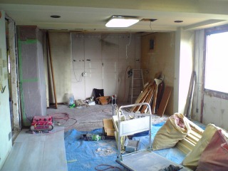 キッチン施工中