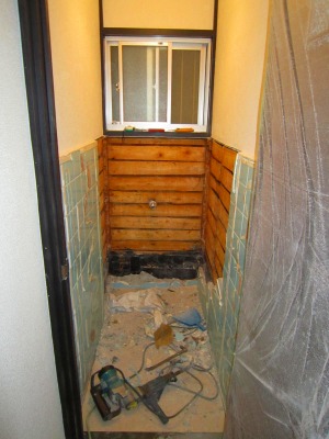 トイレ解体工事