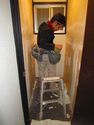 トイレクロス貼り