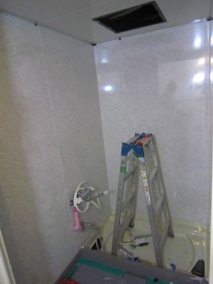 ユニットバス組立中