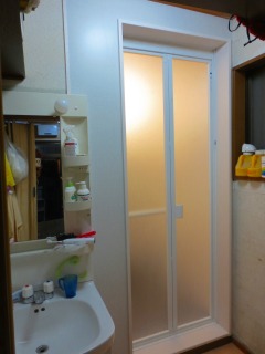 ユニットバス入口折れ戸