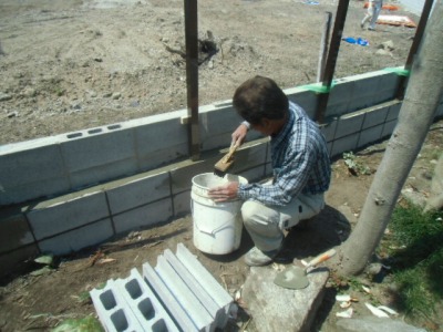 アルミ柱を固定