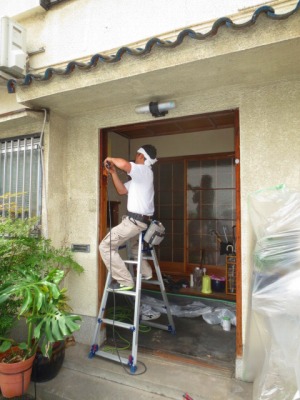 玄関中鴨居解体撤去