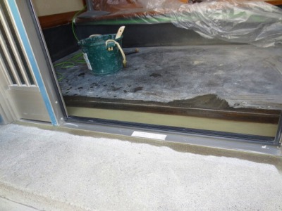 玄関敷居コンクリート仕上げ